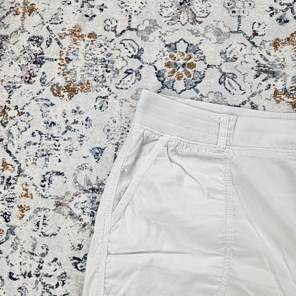 Evri White Shorts Women Plus Size 18W - Picture 2 of 7
